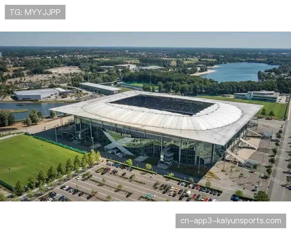 德甲体育场逐渐发展为多功能商业中心，现代体育场馆设计注重利用率而非单纯容量